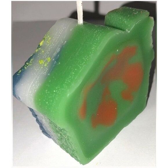 Hand crafted limited edition Gingerbread house candle - Picture 2 of 4